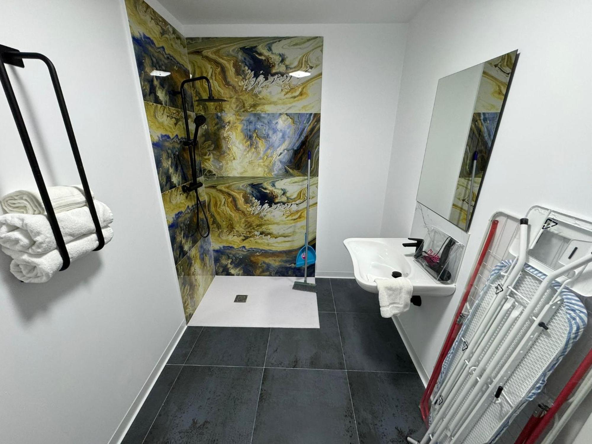 Aparthotel Ynfinity à Valence Extérieur photo